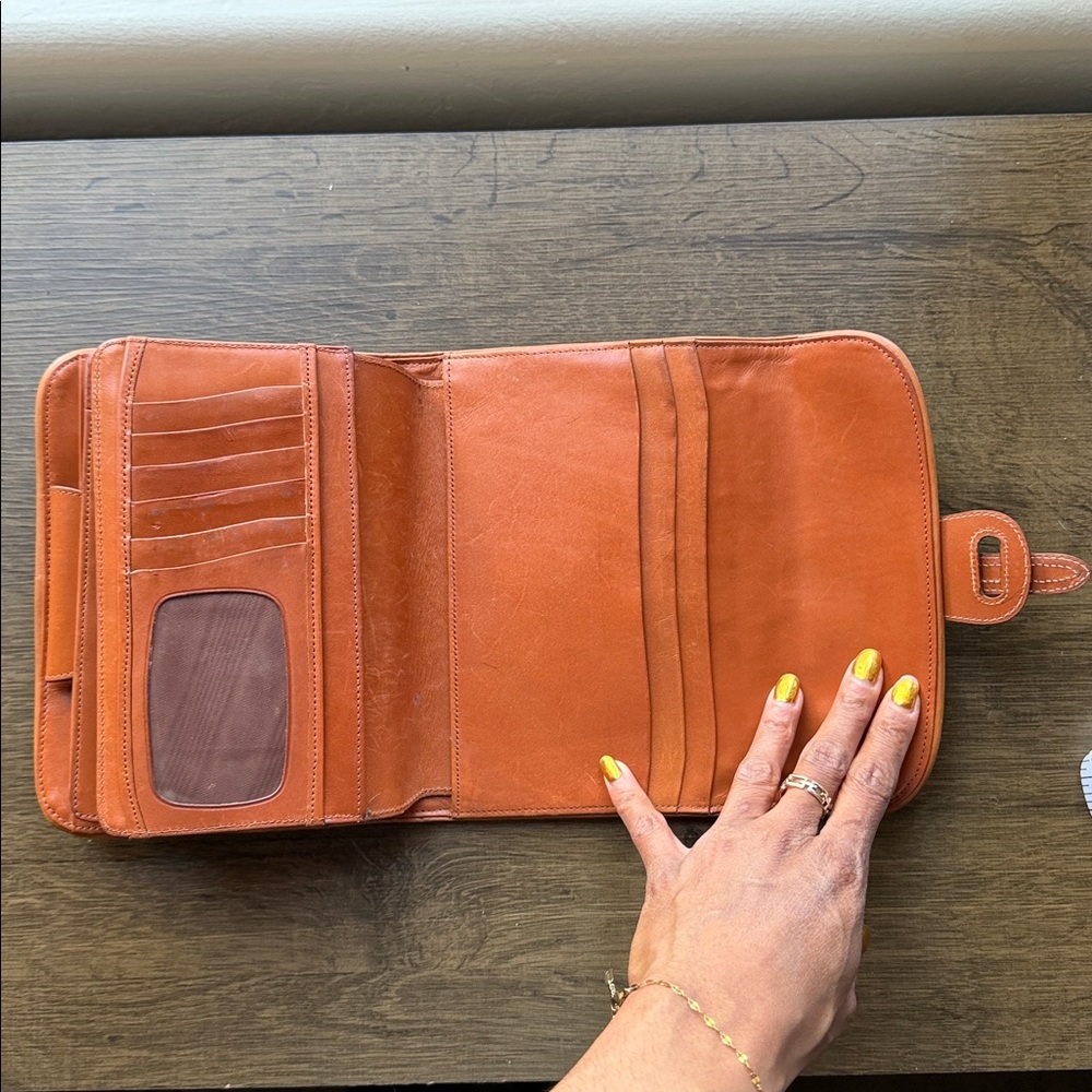 1983 Dooney & Bourke Vintage Green Pebbled Leather Organizer Wallet - Picture 4 of 10